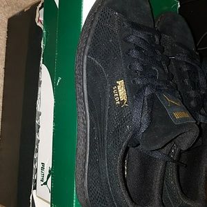 Pumas Suede
